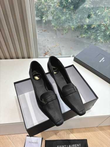 G303顶级品质Saint Laurent 圣罗兰玛丽珍乐福鞋Lee金属高跟鞋Ysl姐姐的美丽尤物高跟鞋 又是人间圣罗兰 Rose同款的高跟鞋化很好修饰脚型，奢