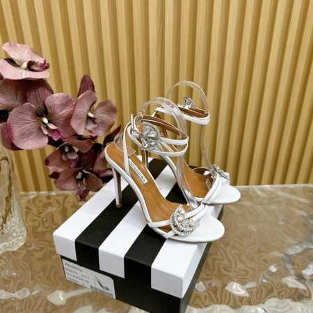 菠萝牌 Aquazzura2024新款凉鞋 代购品质！！！原版开发的走秀凉鞋，简直惊艳了时光！闪闪奥钻闪耀着奢华的光芒，如繁星璀璨。原版开发的独特设计，彰显非凡 - 点击图像关闭