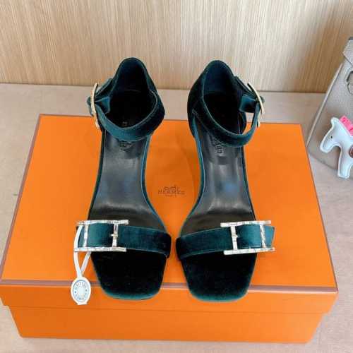 7Cm 组图 出厂价p Hermes 爱马仕 Judy 105高跟凉鞋 时尚又百搭 搭配Hapi鞋扣 超级舒服 每个细节都做到极致 搭配同色调标志性纯鞋扣 设计