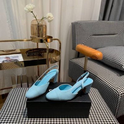 高端真皮大底，出厂价 ，专柜同步上新 Chanel slide-back 经典吊带凉鞋 双色拼接，经典优雅，超级百搭，完全可以应付各种场合，淑女的气息，真的令人