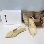 高品质出厂布 ！皮面马毛270！小众潮牌Jacquemus25春夏新款简约尖头鸳鸯扣平底后空凉鞋！ 设计灵感来源方和圆！具有雕塑的轮廓设计，柔和又有力量感！ 极
