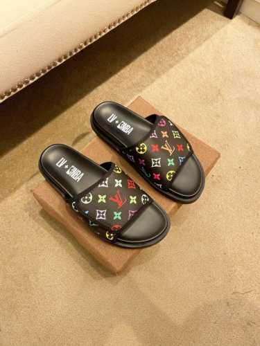 工厂P价 。 Louis V*路易威登高端精品 奢品拖鞋，1:1高端品质，休闲阳光宽松舒适型，最高版本高品质精品，经夏季必入哦！38-44
