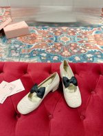 Miu Miu 缪缪 25 早春新品 专柜主打最新走秀款 复古玛丽珍粗跟单鞋缪家高货 顶级工艺打造精品质感 无敌舒适 绝对是一见钟情款！时尚百搭，人手必备！鞋面