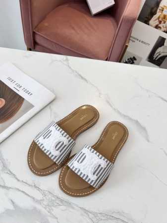 皮底 CELINE 赛琳 2024春夏新品半拖鞋鞋面采用原版定制布料，大底下层原版生胶上层真皮底组合，质感非凡上脚超级好看码数35-41 41定做不退换 - 点击图像关闭