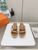 出厂女款 顶级版本 H家 秋冬新款 HERME*S最近火到不行的麻绳包边厚底一字拖，搭配各种彩色袜子，潮爆了 鞋面：进口小牛皮 内里：进口混种羊皮里 大底：麻绳