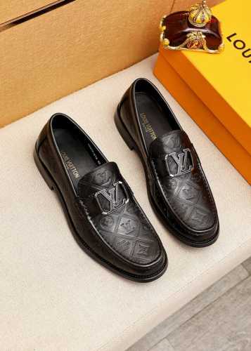 商品商标：Louis Vuitton 路易威登 休闲皮鞋 正码码数: 38-44 45.46订制 商品材料：精选 进口头层牛皮压花鞋面+奢华五金扣，进口头层牛皮
