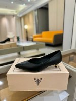 出厂价pp： 2025 春秋 全网独家授权销售 Vanda Novak来自意大利品牌 全网独家 耗时3个月研发 鞋跟独特设计酒杯 重磅系列 众多联手意大利品牌