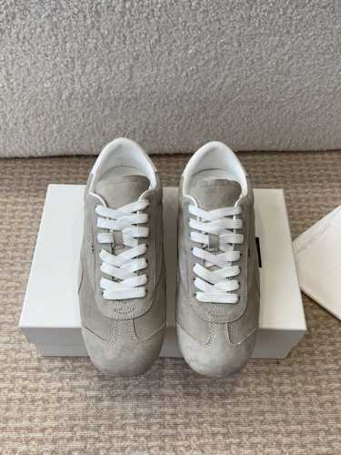 P360Immi 小众潮牌 25Ss 春夏新款 复古平底 阿甘鞋 休闲鞋 马卡龙色系. 眼前一亮又一亮 呼声超超超级高的紫色.自带亮组彩色鞋带 鞋底是用了户外品