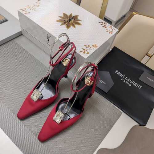 SAINT LAURENT ” SYL圣罗兰 顶级版本25SS众明星网红追捧的圆柱体细高跟，玻璃宝石小方头包头高跟凉鞋。SYL 2025官方VIP 贵宾版金花磁