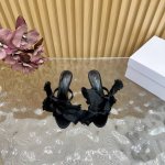 代购级 the Row 25Ss新款 褶皱 平底 高跟拖鞋 高品质极简小众春夏新款性感平跟极简拖鞋 一如既往地简单 超强的设计感 线条简洁流畅 虽然没有过多的元