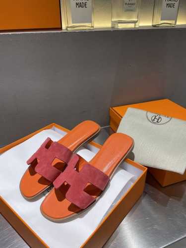 爱马仕 HerméS 经典 工 字拖 高品 原版工艺 红配橙色 款式经典 简约 此款主要对比的就是工艺 品质 爱马仕 HerméS 夏天开始不一样的夏天生活 爱
