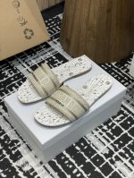 平底 -高跟210-25ss夏季新款Dior Dway 粗跟电绣一字凉拖鞋2025最新配色这款 Dway 带跟凉拖是一款历久弥新的经典单品，饰以彼得罗 鲁福 P