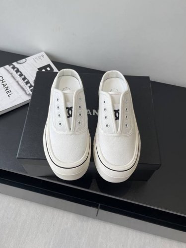 Chanel 香奈儿25Ss隐藏中古款帆布鞋 半拖款 Vintage感满满 中古复刻款 帆布鞋适配春夏 黑白拼接就很Chanel 配合袜子就很复古学院的感觉码数