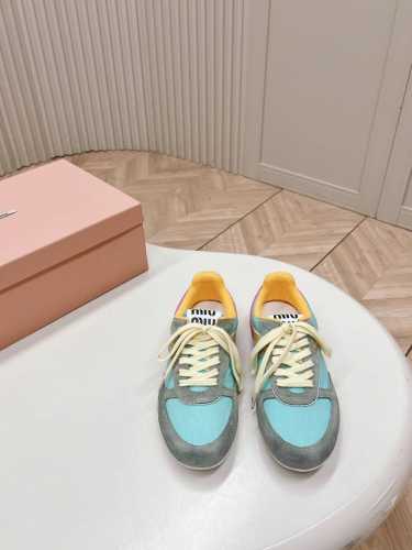 女 男+10 缪缪miumiu2025新款 休闲运动阿甘鞋 德训鞋 复古时尚 简约高级 随意搭配 上脚非常轻便舒适，鞋面原版牛皮+羊猄+网布，毛巾内里 原版星星
