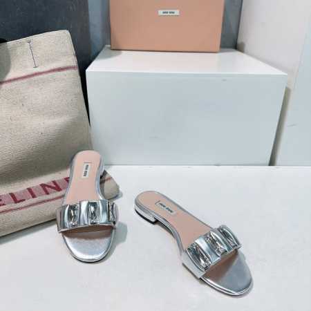 高品质出厂 ！顶级品质Miu Miu 缪缪 2025早春新品水晶钻平底拖鞋！专柜主打最新走秀款火爆上新！ 缪家高货 顶级工艺打造精品质感 无敌舒适 绝对是一见钟 - 点击图像关闭