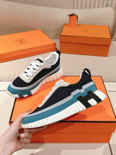 Hermes 顶级版本#P 爱马仕H家经典情侣款 休闲运动鞋 情侣款休闲之履运动老爹鞋结合高科技帆布与麂皮山羊皮，在橡胶鞋底上饰以夸张“H”字母，斜体设计和鲜艳
