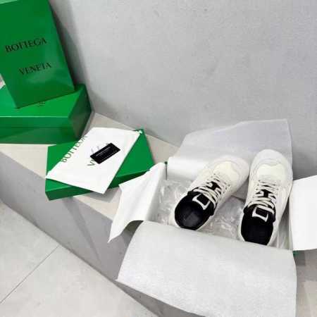 出厂 Bottega Veneta Bv葆蝶家 25Ss新款 情侣款复古阿甘鞋 德训鞋休闲运动鞋 sneaker科技尼龙和绒面打造 灵感来自复古球鞋 全新演绎经 - 点击图像关闭