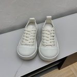 顶级版本BV Vulcan新款火神运动鞋,浮夸的鞋头和鞋面形成反差的美感.帆布棉的鞋面给脚部带来舒适及透气性.放大的鞋带孔给整个鞋子增添趣味性 鞋面:原版一致帆