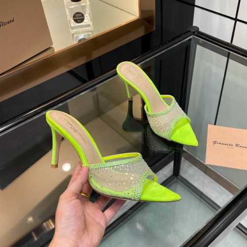 gianvito rossi 2024 新款拖鞋顶级版本，代购品质！施华洛奇水钻尖头高跟拖鞋，宛如从童话中走来的仙履。施华洛奇水钻璀璨耀眼，如同繁星点点镶嵌其上