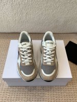 CELINE思琳赛琳CELINE RUNNER CR-03运动鞋 鞋舌和鞋后帮饰有CELINE标志运动鞋侧面凹印CR-03字样鞋后帮和侧面压印CELINE标志厚