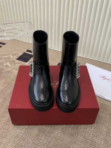roger vivier rv经典秋冬水钻方扣短靴 鞋面采用进口牛皮内里垫脚混种羊皮 原版开模定制发泡大底 size：35-40