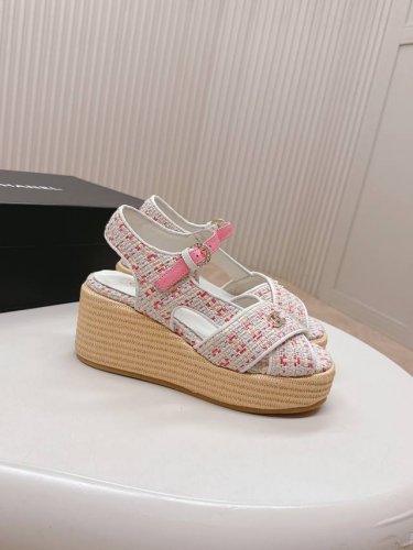 CHANEL 香奈儿 2025新款凉鞋拖鞋系列 经典系列 每个款式都很赞 菱格松糕底凉鞋拖鞋 优雅高贵 舒适百搭鞋面：羊皮，编织布垫脚：羊皮鞋底：橡胶大底码数: