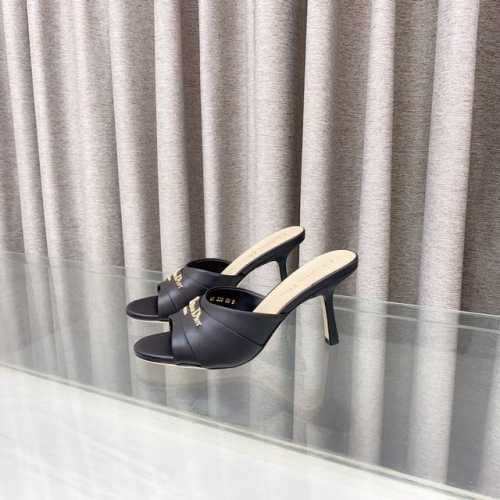 dior迪奥My Dior2025春夏新款带跟凉拖鞋五金字母扣鱼嘴高跟拖鞋 这款My Dior带跟凉拖是二零二五春夏成衣系列新品 彰显精致的优雅气质 皮革面料鞋