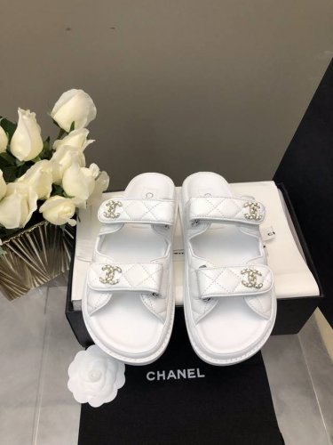 p直销 女鞋 女装 Chanel 24P直销P 凉鞋新品 小香魔术贴拖鞋24春夏新品 经典款的改造，太好看了吧！ 菱格松糕底沙滩凉鞋 拖鞋 优雅高贵 舒适百搭