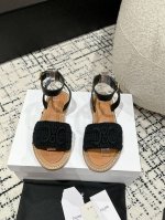 顶级版本 Celine 赛琳 24 春夏最新款复古凯旋门时髦凉鞋 夏天搭配袜子 简直绝绝子了复古的点上带上了满分时髦感颜值 绝原版购入开发 依旧最高输出还原 面