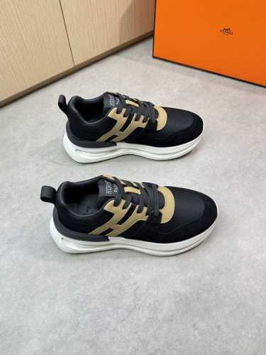 hermes 爱马仕 -高端品质 原单休闲运动鞋 -鞋面：纳帕小牛皮、反绒小牛皮、品牌高丝光帆布、鞋身车缝品牌“H”图腾 -内里：水染牛皮 -大底：原版Tpu发