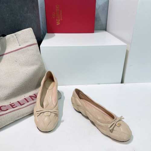 高品质出厂380！顶级品质华伦天奴Valentino 25春夏最新蝴蝶结重工电绣菱格泡棉单鞋平底芭蕾舞鞋！ 原版购入百搭又舒适 内充泡棉电绣菱格鞋面！高级感满满