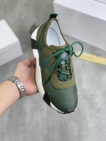 出厂价 实价 Moncler 蒙口、官网同款 高品质男鞋 材料：定制小牛皮 网布透气内里真皮鞋垫 原版开模防滑大底款式类型：男士休闲运动鞋 系带款男鞋系列 欧美