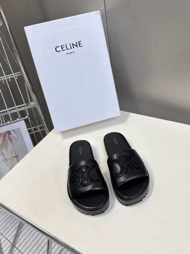 Celine思琳春夏最新款凯旋门拖鞋 超多网红时尚博主种草 夏天必备 超级无敌火爆的一个款 这款我们家每个版面的内里鞋面都是真皮踮脚为舒服柔软的踮脚羊皮，简直完