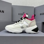 hogan双岛鞋 冰山系重磅推出 咱家一如既往的高品质赢得不少新老客户的青睐 此款不为赚钱 只为回馈大家 大幂幂也在穿它～ Hogan Interction 轻