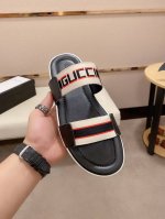 gucci古奇拖鞋 男鞋高端品牌 官网1:1最新力作：原版开模定制，面料釆用进口原版材料制作，升级版大底，更轻便，防滑。市场顶级品质，简单不失品味，潮人必备，时