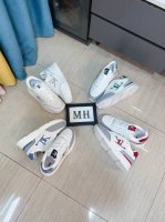 出厂价P Lv Classic 男士运动鞋出货 轻质厚底胖丁面包鞋，超级百搭款多重风格强势来袭！ 这款运动鞋以光滑牛皮革冲孔和粒面牛皮革拼接塑造考究设计，粒面牛