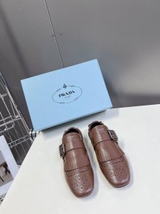 半拖 单鞋 男装10 Prada普拉达春夏走秀款复古流苏情侣款半拖单鞋 走秀款 复古感时髦满满 随意百搭 时尚休闲 独到味道 人人都爱也轻松驾驭 每年都会爆.足
