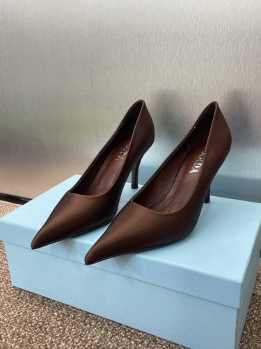 工厂p价p prada 2025 春夏走秀新款高跟尖头女鞋 普拉达明星同款果冻色细跟单鞋 材质:鞋面进口真丝面料+水染羊皮内里+意大利真皮大底 跟高:7.5Cm
