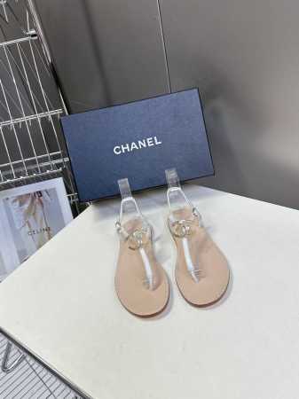 chanel香奈儿夏季新款夹脚人字拖海滩必备款 超多网红时尚博主种草 夏天必备 夏季夹脚双C五金扣拖鞋、百搭显脚瘦气质款，颜值爆棚的一款拖鞋，任意搭配都很绝！懒 - 点击图像关闭