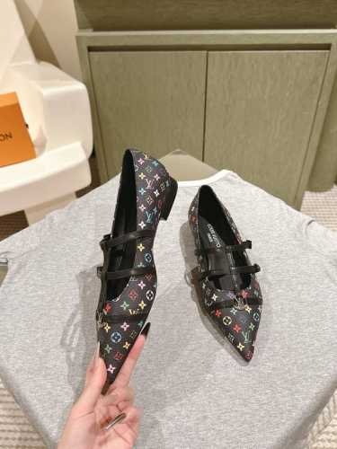 路易威登 225 LV Cruise女鞋 早春新款绝美尖头小跟鞋这一季太让人惊喜了，时尚界久违的极简之美，多巴胺配色毫不费力的优雅风来袭时髦精致绝美穿上就是仙飘