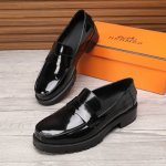 商品商标：Hermes 爱马仕 时尚休闲皮鞋 正码码数: 38-44 45订制 商品材料：精选 进口头层开边珠牛皮鞋面+经典五金扣，进口牛皮内里。强烈立体视觉效