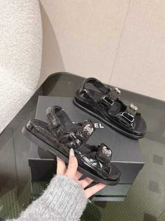 真皮底 * 25p 春夏经典款！ 沙滩鞋全网爆爆爆！专柜最新款，上脚依然让我心甘情愿剁手入，购入手才会知道它的时髦，人气爆款必须得有它排名，四季搭配都无敌了，各 - 点击图像关闭