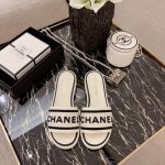 p直销 女鞋 女装 女鞋工厂P * 21P直销P春夏 专柜 正品级 版本！！ 这款蜜儿拖真的靠抢，专柜断货王，超V首批拿到，现在专柜很难买到，各大博主也强烈推荐