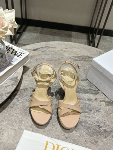Dior 迪奥 2025春夏走秀新款Tribales高跟交叉带露趾女鞋 Cd明星同款水钻字母Logo五金扣防水台凉鞋 材质:原版定制100%真丝 进口金属羊皮+