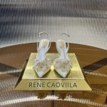 顶级版 R C 2025S 升级版重工Rc爆红系列，花朵镶钻高跟凉鞋℡ 商品描述：优雅的彩色调，蕾丝网面搭配水钻花朵，Floriane高跟鞋，蛇型系带上饰有彩色