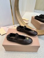 工厂批 MiuMiu 缪缪25ss早春走秀新款一脚蹬懒人鞋玛丽珍芭蕾舞鞋 平底单鞋官方春夏走秀新款，时髦百搭 即可咸又可甜 一点也不磨脚 无论光脚穿还是搭配袜子