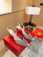 出厂 Rene Caovilla 芮妮 乔薇拉 Rc 蛇型缠绕爆红仙女凉鞋系列，魅惑华丽的顶级硬货，是每个女人的Dream Shoes缠绕在脚裸的蛇形装饰让您的