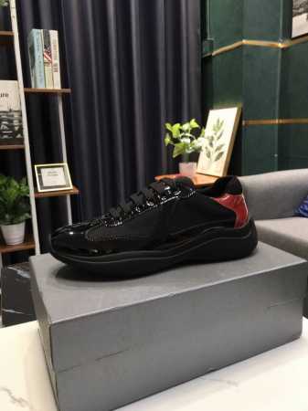 实价 Prada 普拉达 运动男鞋高端品牌，新款上市，上图必卖 顶级奢侈品牌，最新時尚运动休闲男鞋，潮流百搭之款，鞋面进口涂鸦漆皮拼接网布加牛皮垫脚超精细做工， - 点击图像关闭