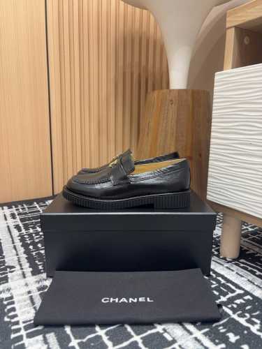 -莞产品质 25Fw新款Chanel小香双C厚底乐福鞋 一眼就爱上的乐福鞋 简约又经典 不挑风格 可随意搭配！千金小姐的小双C乐福鞋 穿出去谁不夸一句精致又有品