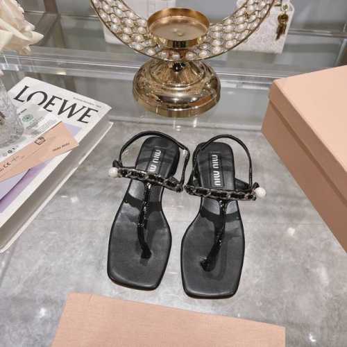 冲量价: P330 Miumiu谬谬24春夏新款夹脚凉鞋系列 原版 1：1开发，各大明星 网红的热爱款 ，亲肤柔软夏季必备款 鞋面简约设计性感 面料完全对版的柔